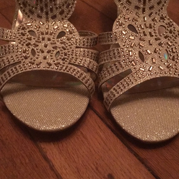 Women’s Ashley Collection Sparkly Heels - Picture 3 of 9
